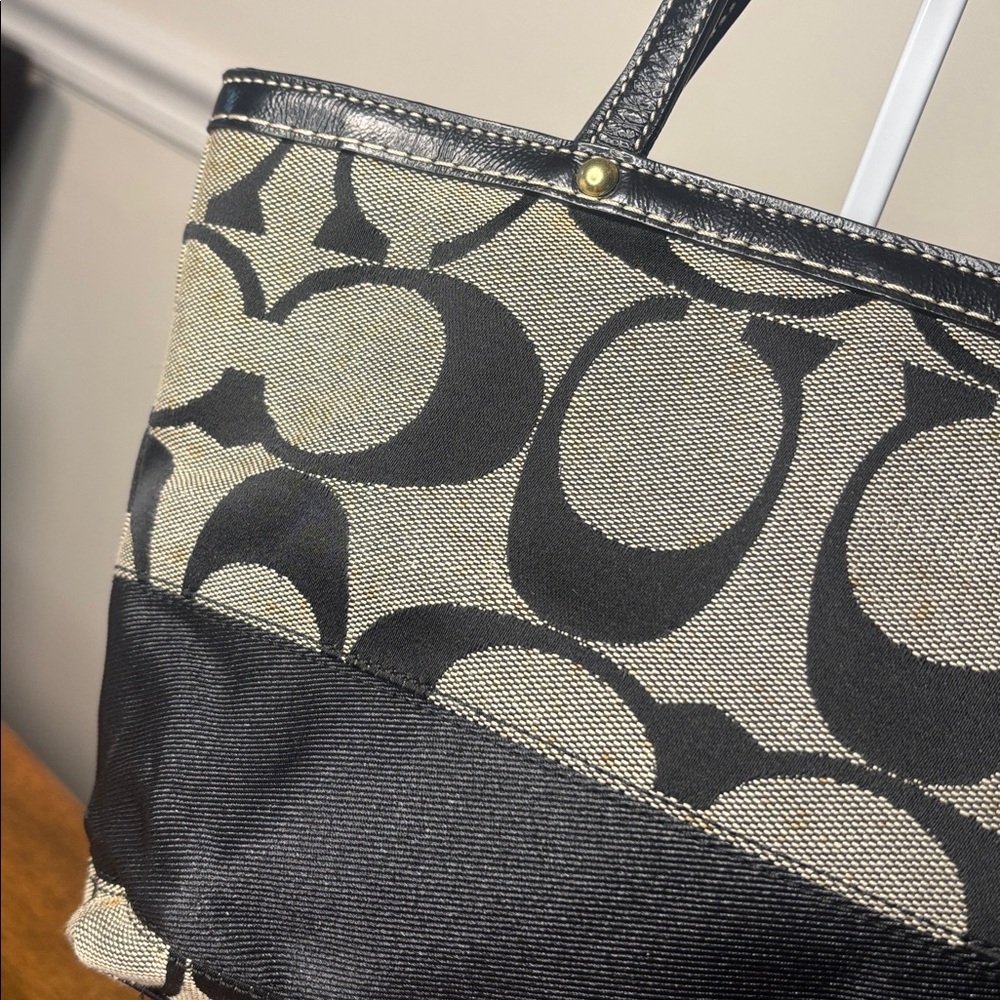 COACH SIGNATURE MONOGRAM Stylish Black and Tan Women's satchel - Picture 8 of 11